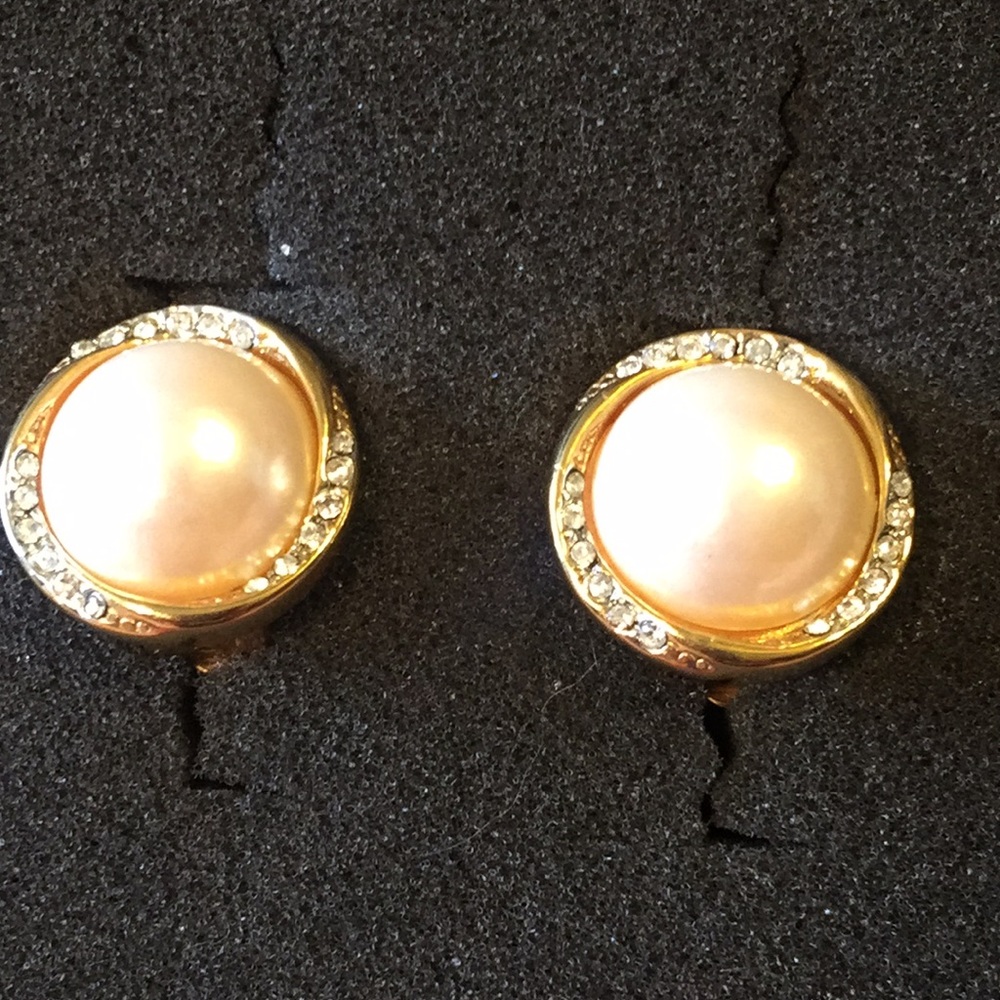 Vintage TAT faux pearl earrings